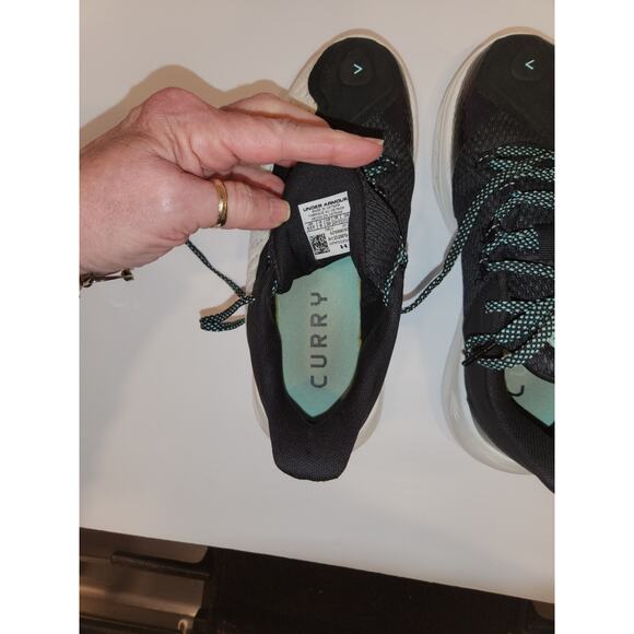 Size 6.5Y - Under Armour Curry Flow 10 Low Northern Lights main image 6